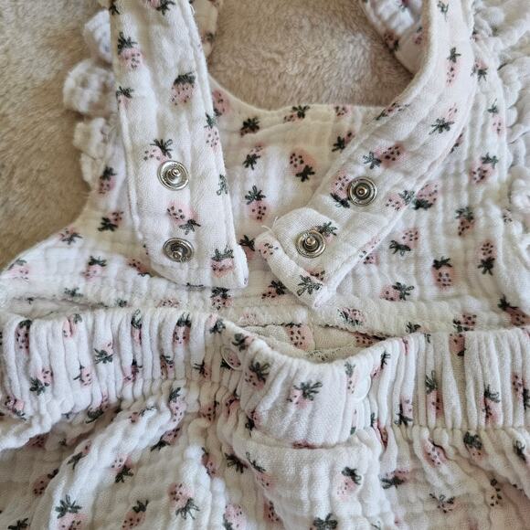 Starting Out Baby Girl 6m 100% Muslin Cotton Strawberry Overall Bubble - Picture 4 of 7